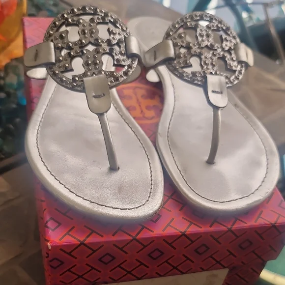 🖤🥰Beautiful Tory Burch Miller Embellished Sandals🖤🥰 - Picture 3 of 11